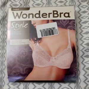 Wonderbra Chantilly lace bra.  C 34/75.  New in packaging.
